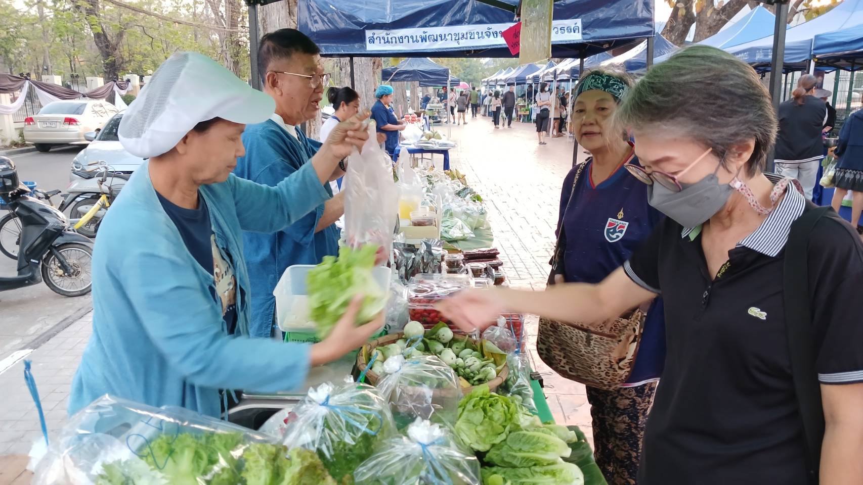 พช.นครสวรรค์ ขับเคลื่อนโครงการตลาดนัดสุขใจ คนไทยยิ้มได้